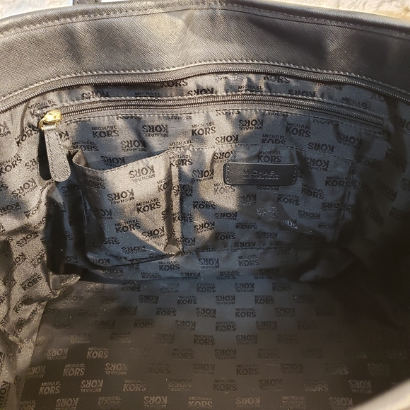 Michael Kors Saffiano Leather Violet Carry All - Picture 10 of 12